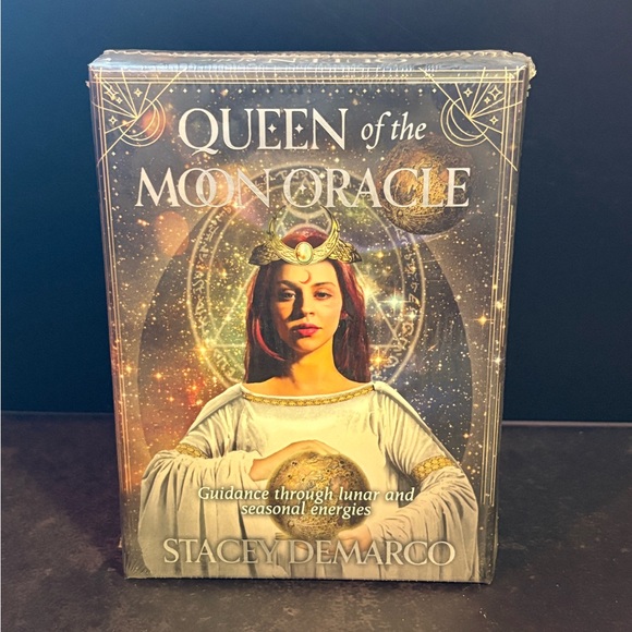 Queen of the Moon Oracle Deck - Picture 1 of 7